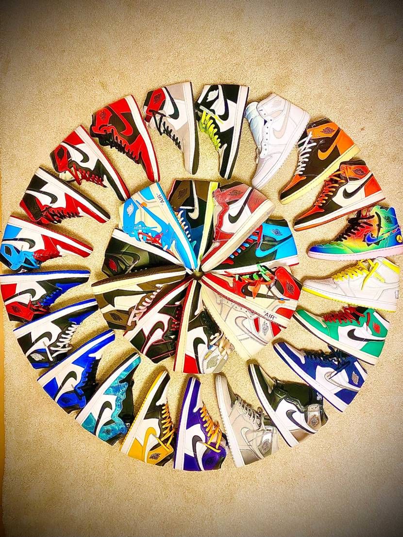 嫁にスニーカー片付けろって言われたついでに所有AJ1全部出しのサークル撮り😆
