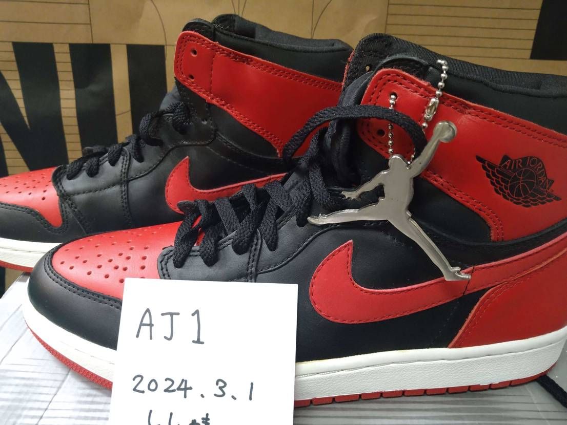 AJ1 2001 136066-061
