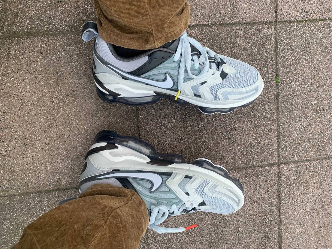 今日はヴェイパーエヴォ。
紐はカムコーダから流用しました👏👌

初下ろしわ