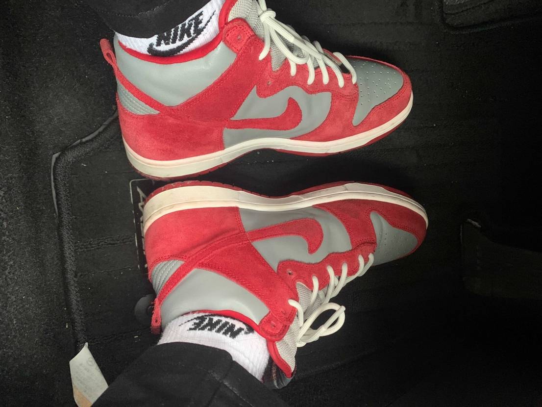 雨の日だけど、ローテーションを
守って履いてます👏

白紐に変えたけどいい