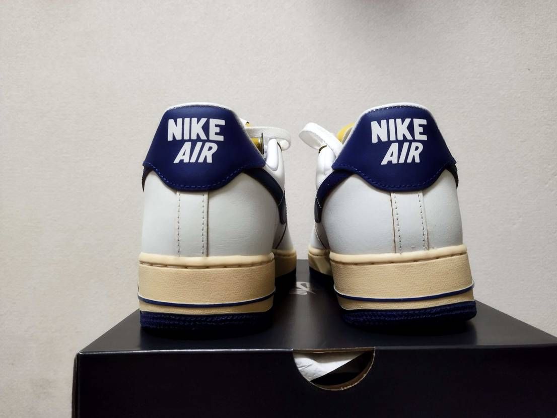 前から気になっていたAF1を購入✨
実物を見るとビンテージ感、高級感があってか