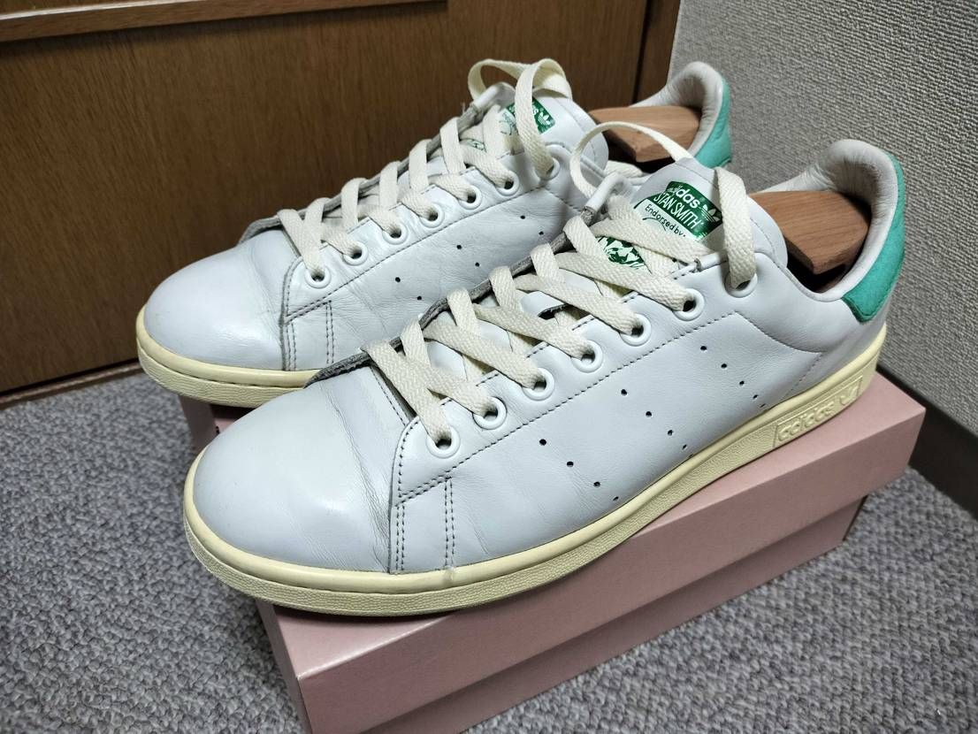 ヴィンテージなスタンスミスをクリーニングして傷や剥がれを補修。このまま履くかソー