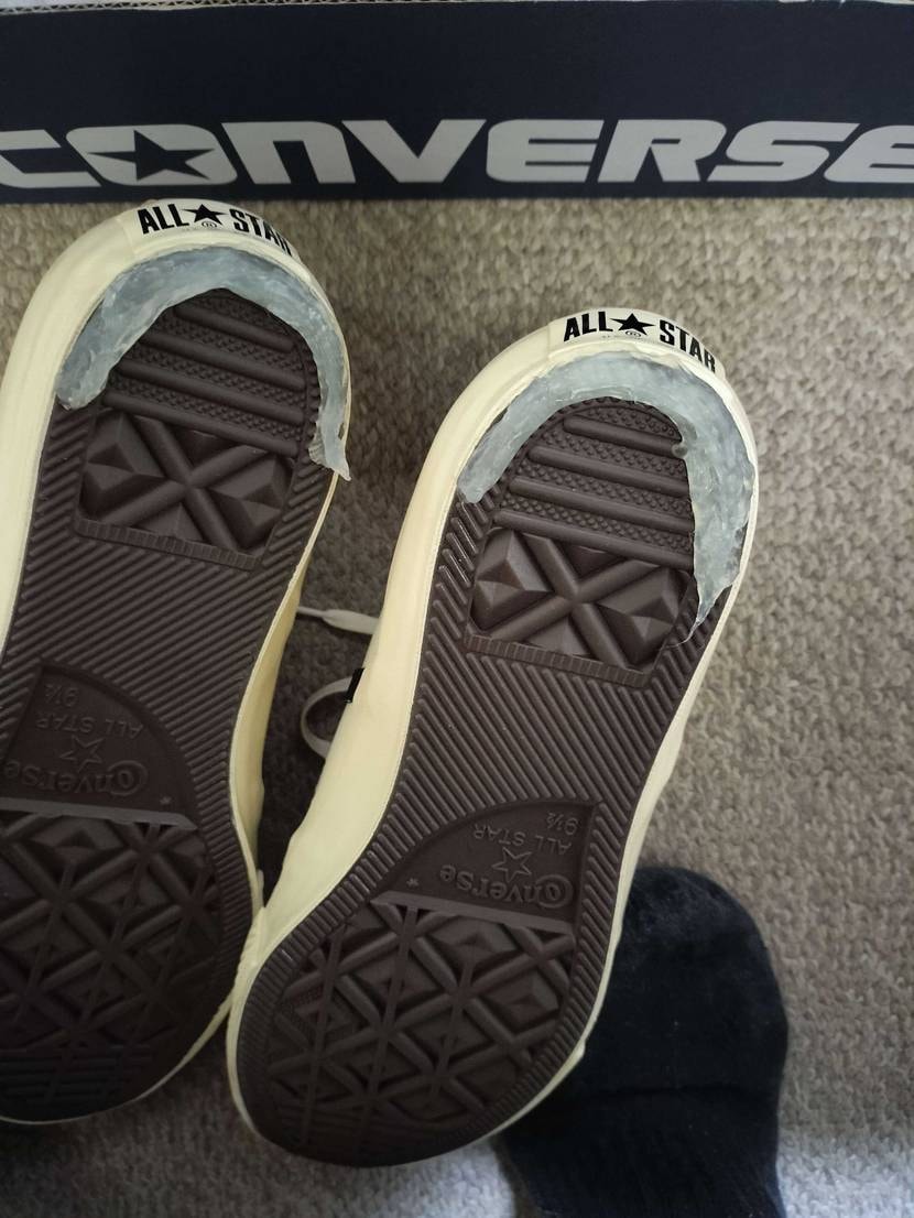 新しいスニーカーのかかと保護はこんな感じにシューグーを塗るぐらいで十分でしょうか