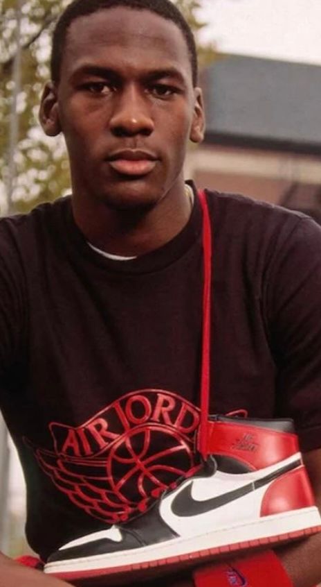 サイドのAIR JORDANテキスト
この写真と同じで特別感はある