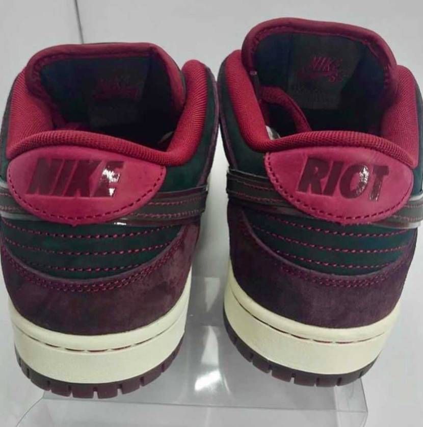 Riot Skateshop x Nike SB Dunk 