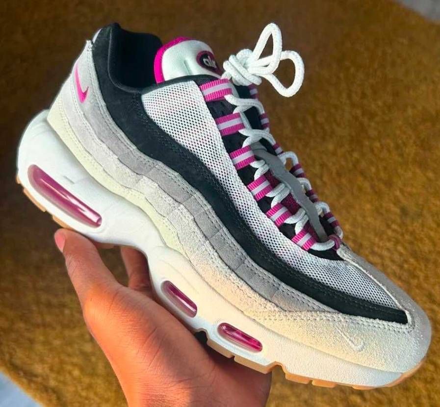 Nike SB x Air Max 95 “Cactus Flower”
20