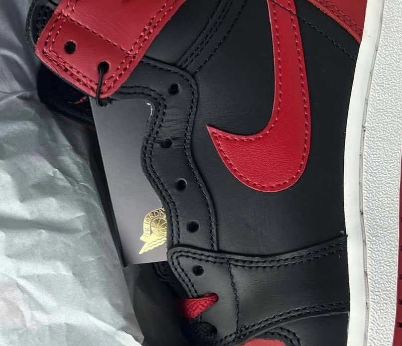 2月との違いは
追加シューレース
ハングタグのウイングマークが金色
包装紙