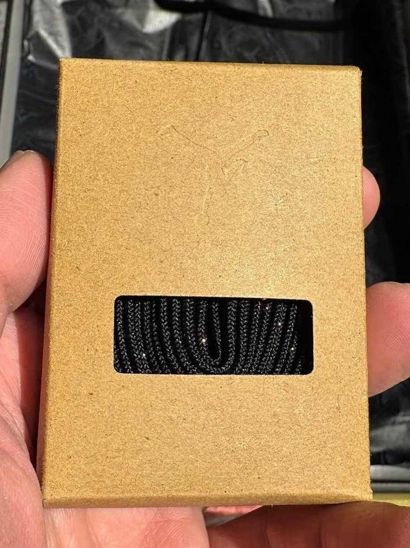 2月との違いは
追加シューレース
ハングタグのウイングマ