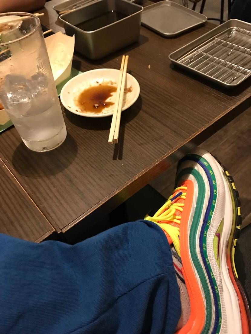 大須ーー
で飲んでしまっています
スニーカーショップ行く前に酔っちゃった