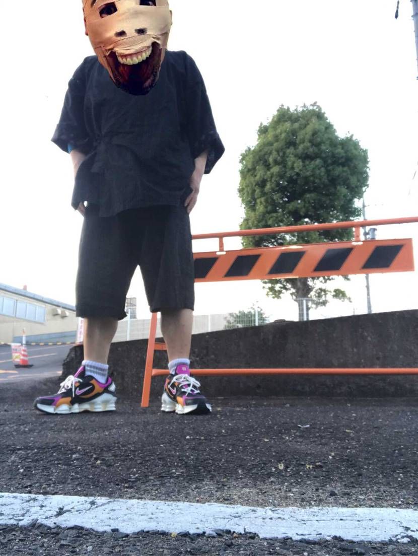 先日の30%オフで買ったSHOXSが着スニしました
6930円でこのカッコ良さ