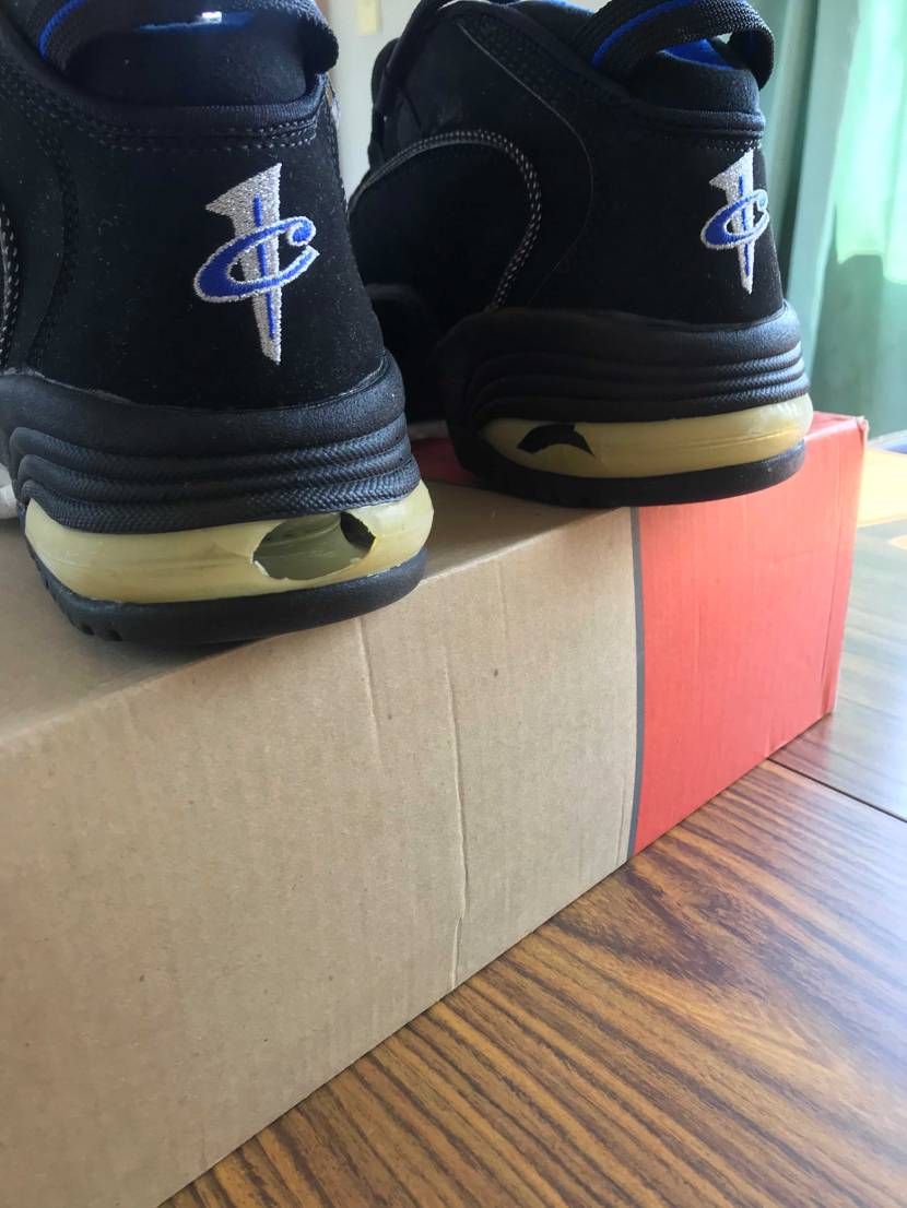 ボロボロで履けないスニーカー買いました

これ私が人生で