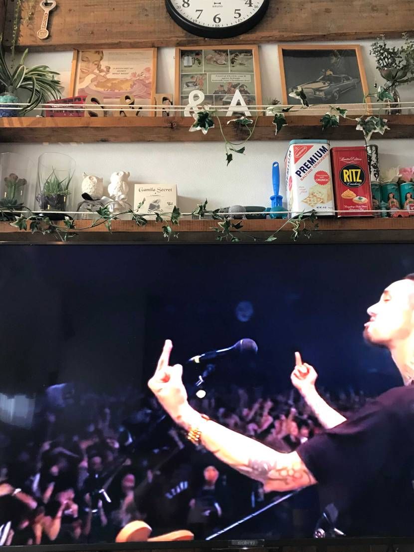 注）ネタです

奥のスニーカー何か分かりますか？

