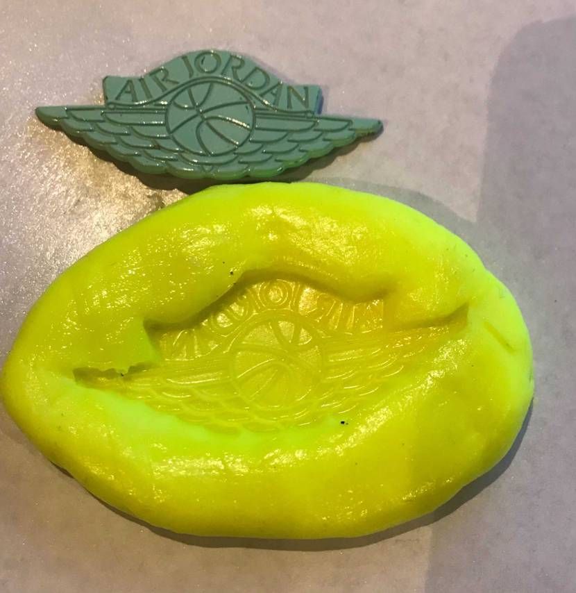 リセールでゴミの用に売られてたジョーダンから取ったウイングロ