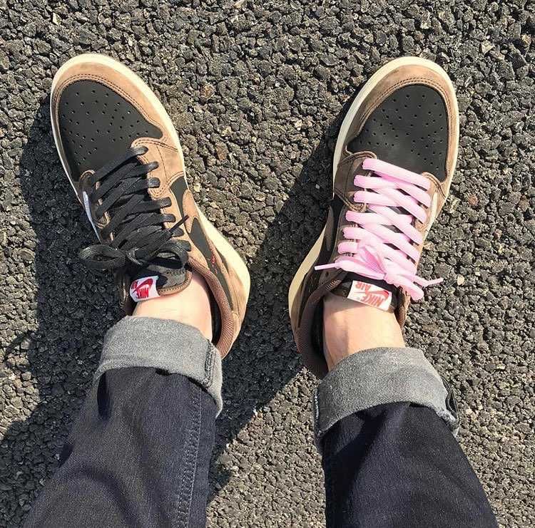 シューレースの左右色違いって、スニーカー好きでもない人から見たらダサいんですかね