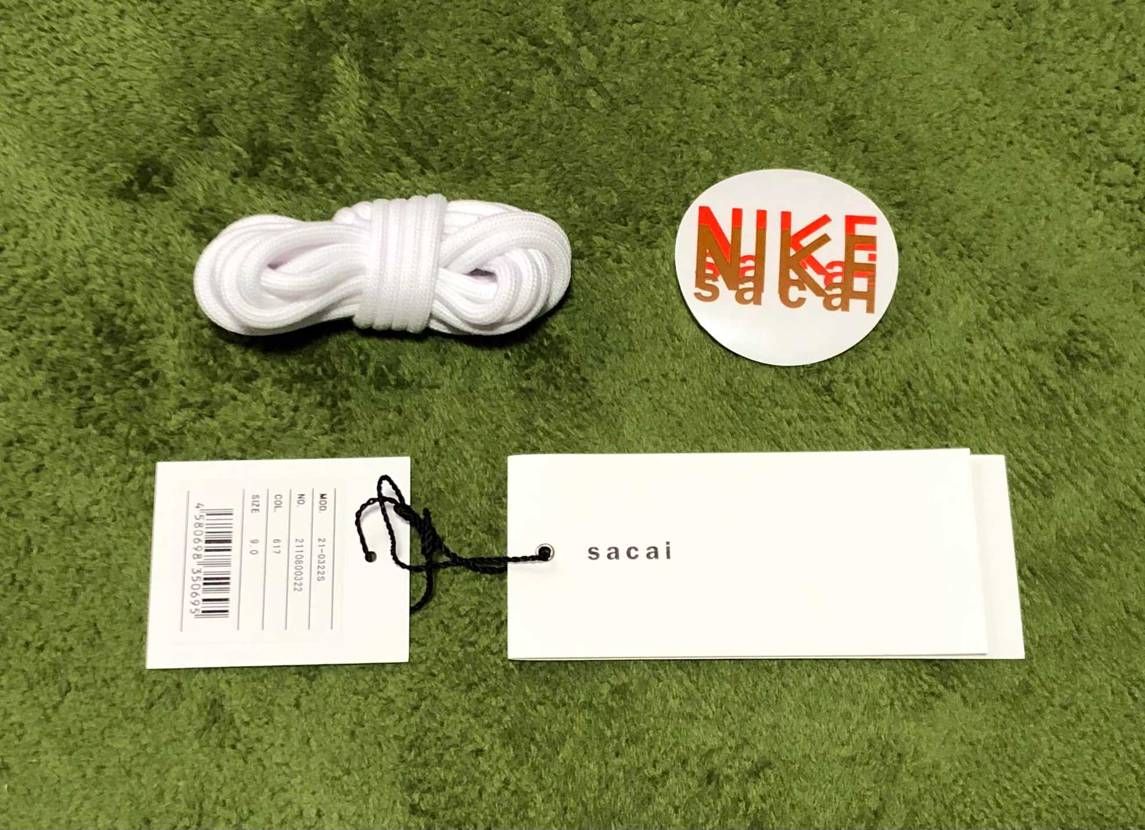 最安値出品しています。箱キレイ、sacai公式購入分での付属