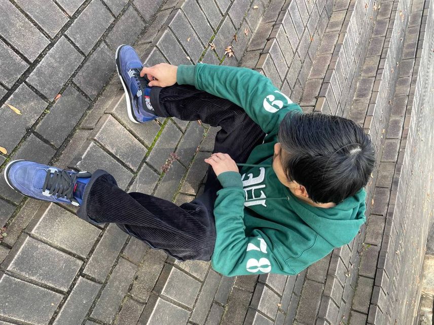 このジョーダン4は寒くなってくると履きたくなるスニーカー。この季節になると履きま