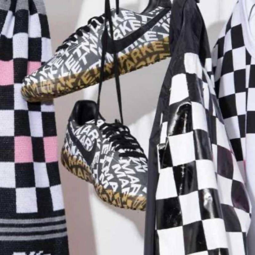 スニダン初心者です。
【black and pink MARKET MARKE