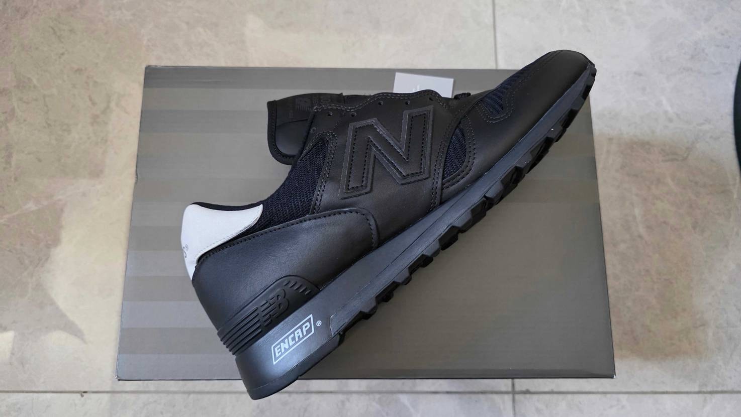 海外ですが、並びなしで余裕で買えました。