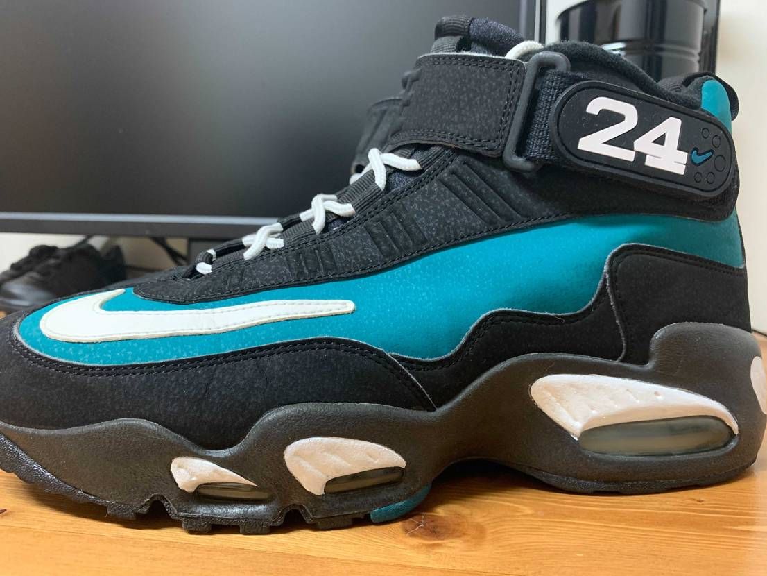 ここはスニーカーを売買するところじゃない！
スニーカーSN