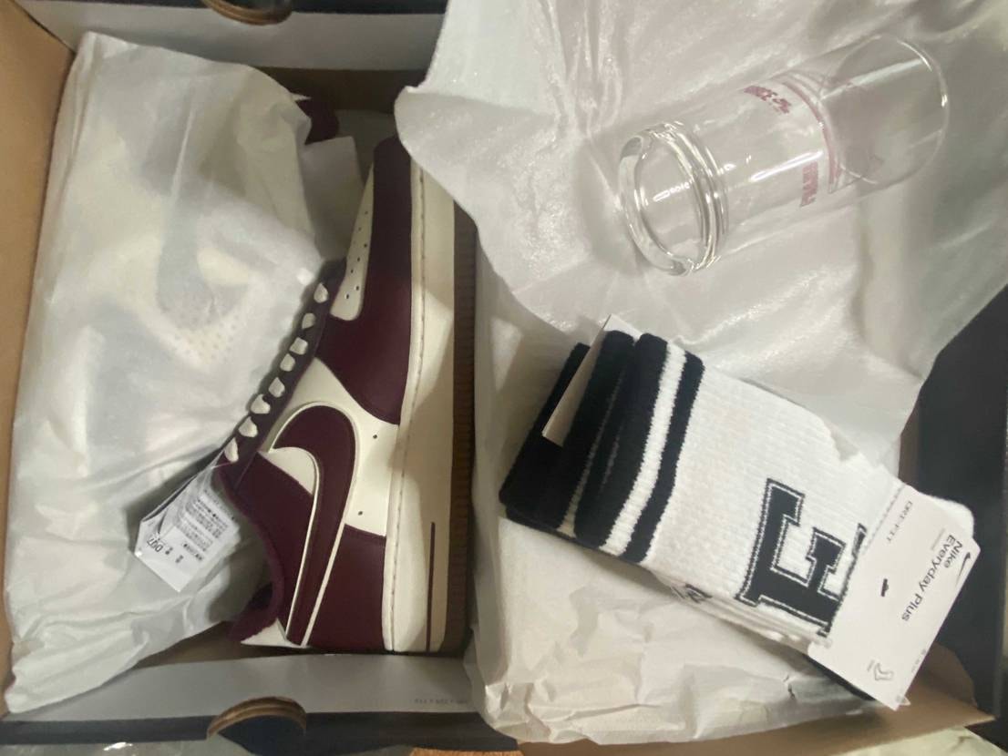 欲しかったエアジョーダンのサイズが無かったから
こっち買ったけど意外と可愛くて