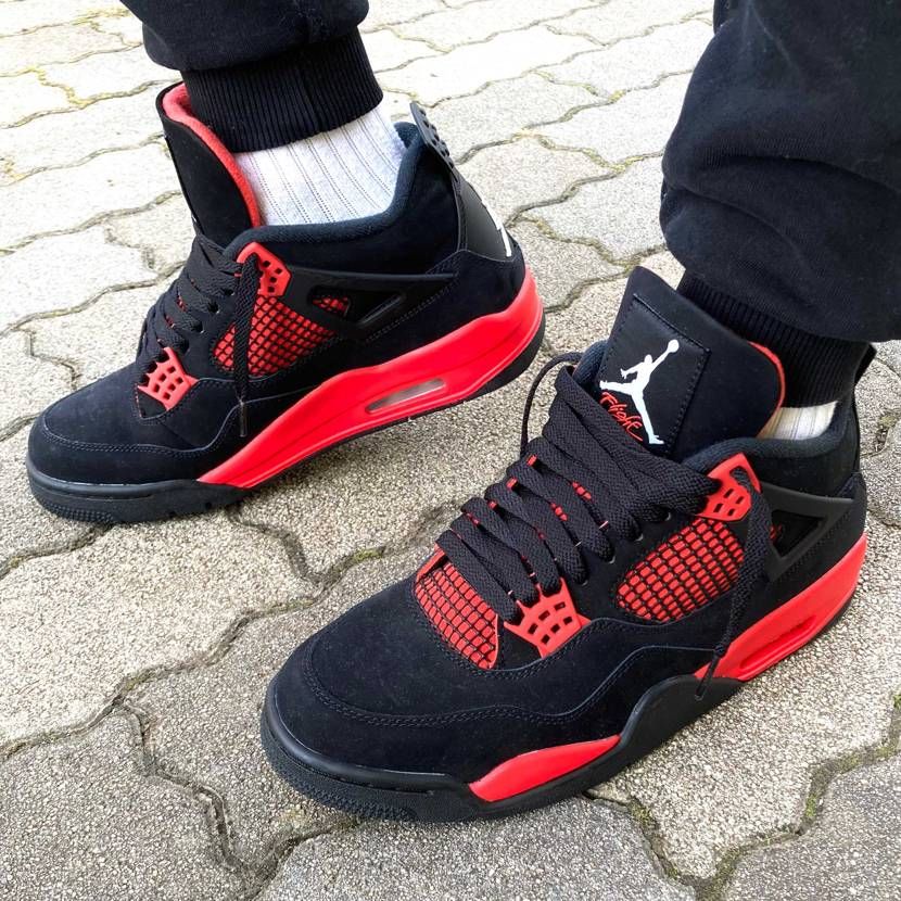 今日スニ。
AJ4🟥⬛️⚡️

いくつになっても厨二病心をくすぐられる格好