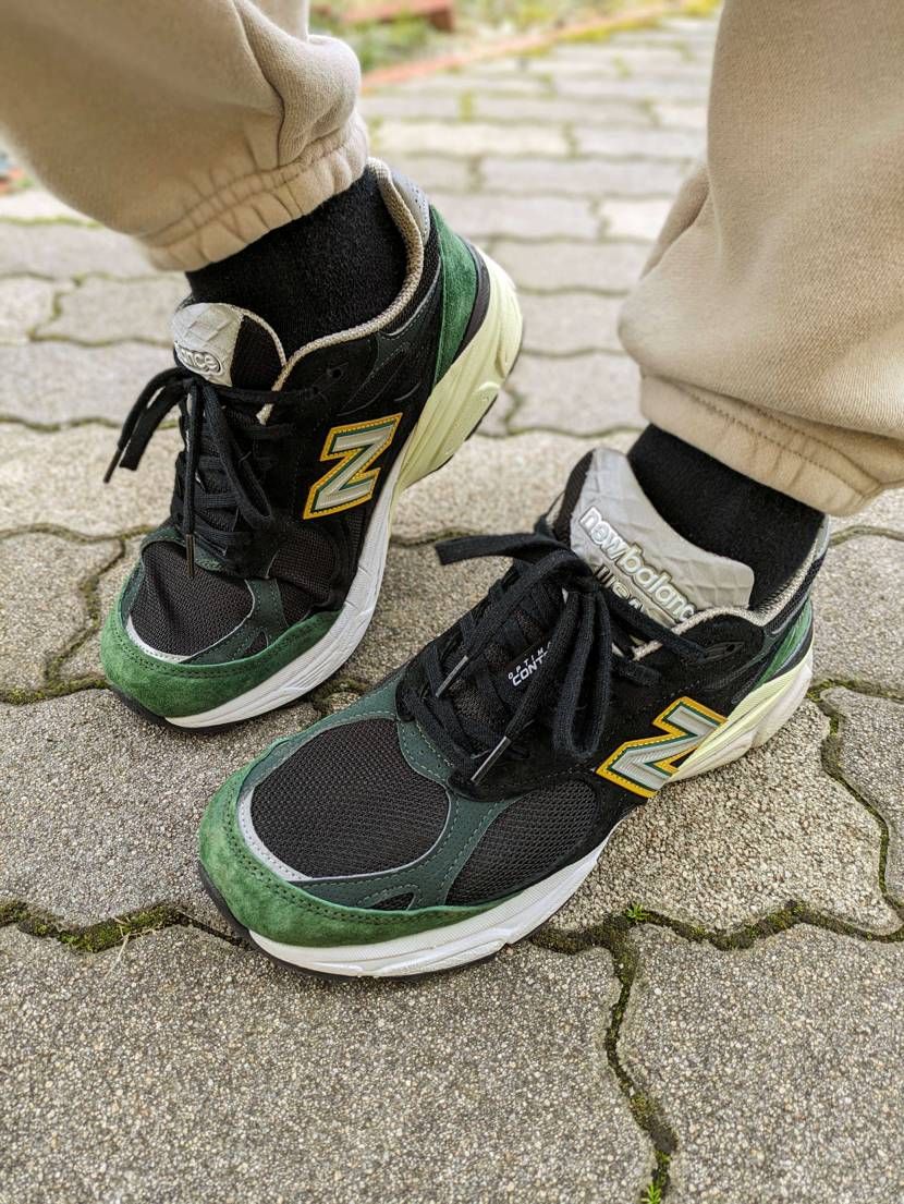 本日は990v3。
今更すぎて恐縮ですが、v3履き心地いいですねぇマニアがいる
