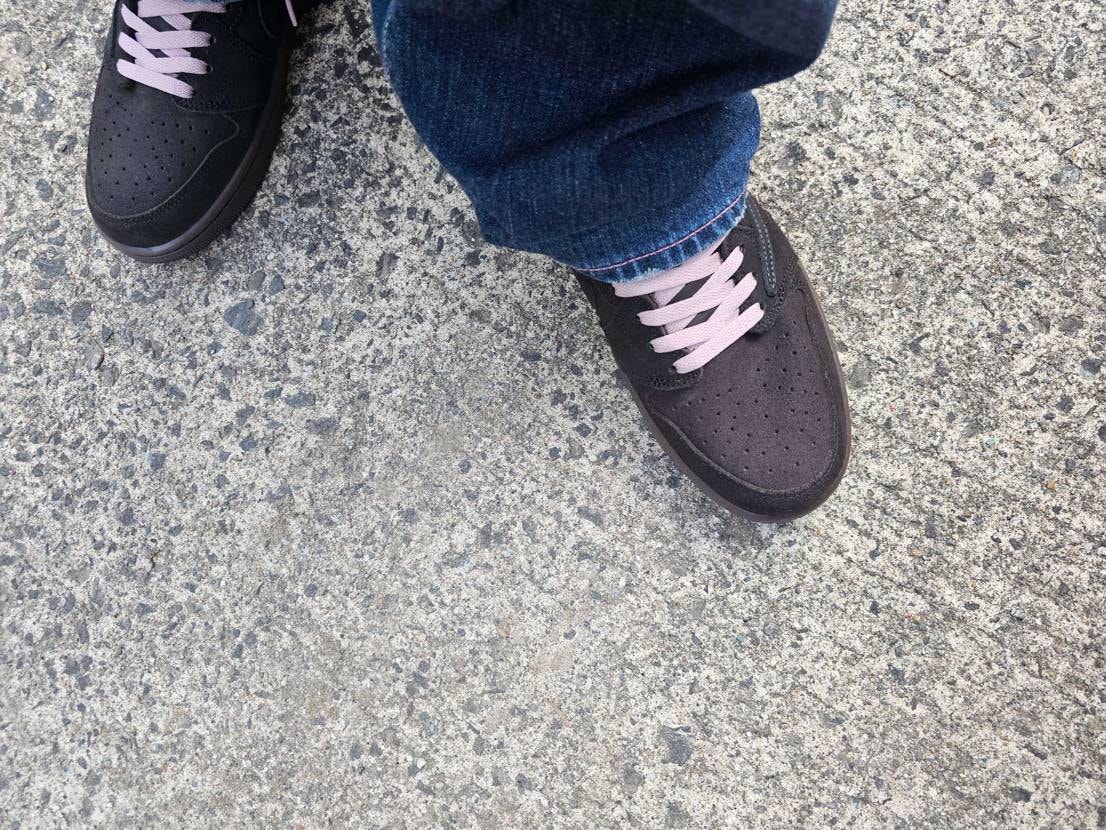 トラビス・スコットAJ1ローベルベットブラウン
９月に28.5でGETしてキャ