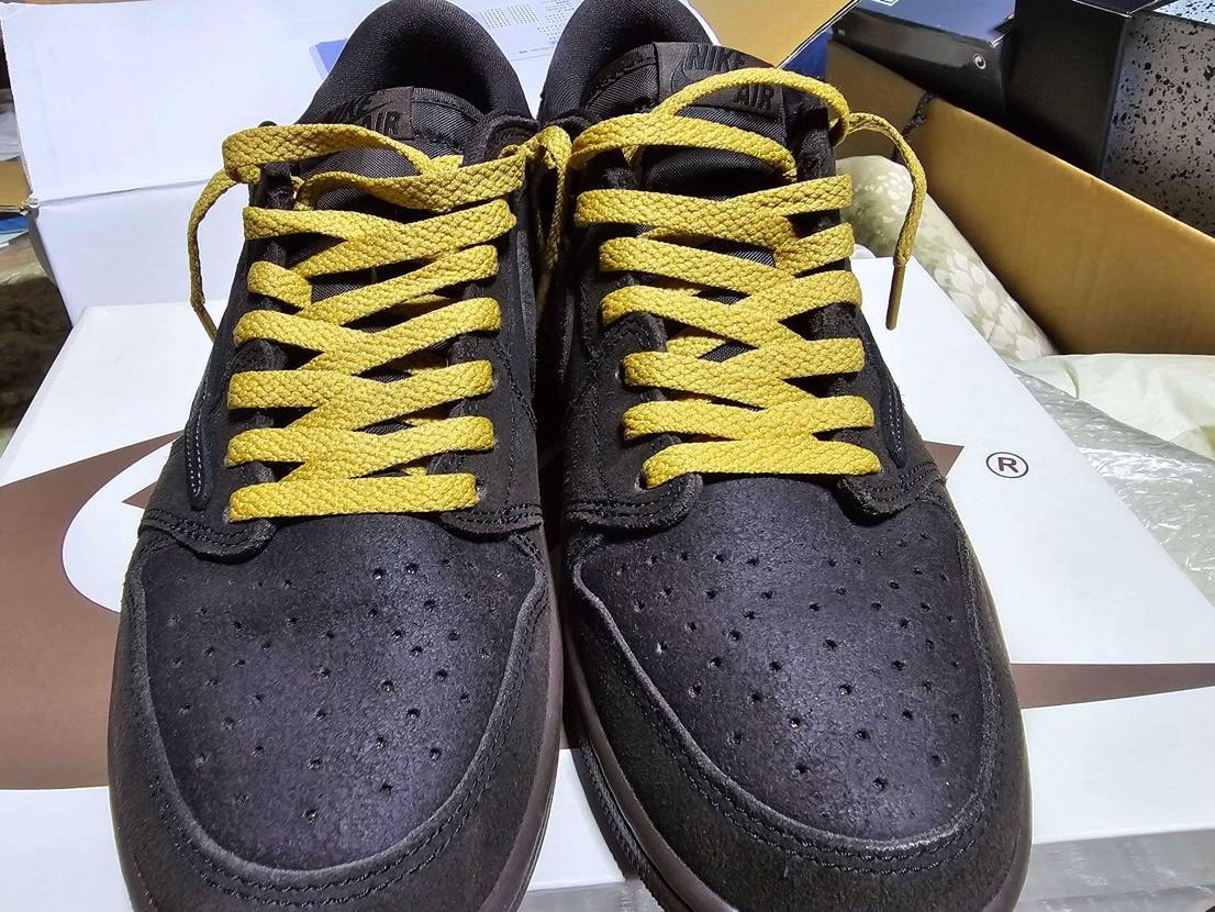 トラビス・スコットAJ1ローベルベットブラウン
９月に28