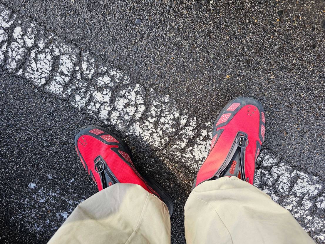 前々から欲しかったエアマックスSNDRGORE-TEX。
一度購入したもののナ