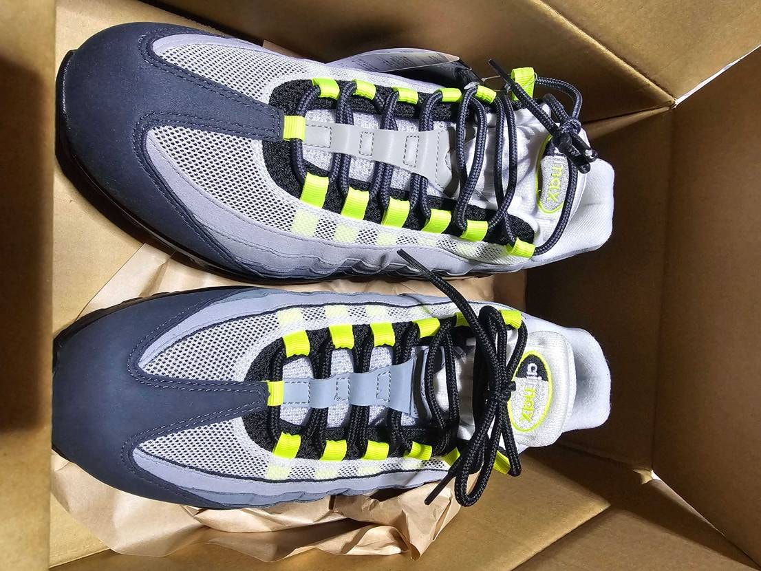 届いた2020のシューレースは黒にしてみた。
ついでに20