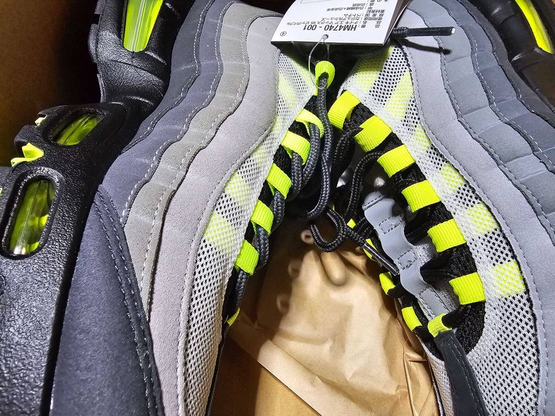 届いた2020のシューレースは黒にしてみた。
ついでに20