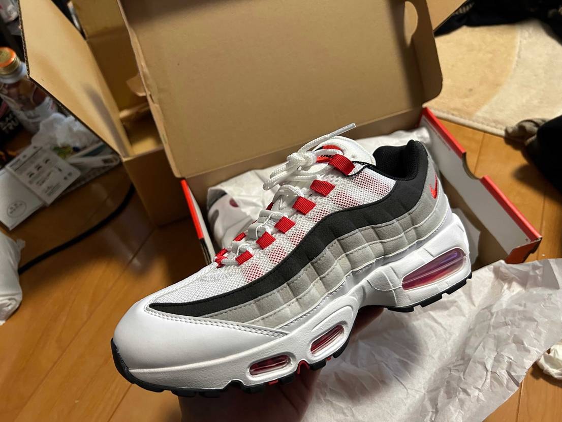 アトモスで買えず
スニダン購入分が今日到着。
個人的にスニーカーの中で1番思