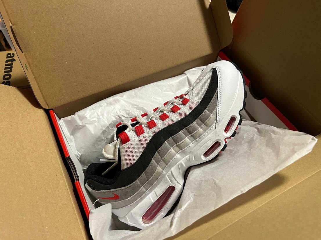 snkrsから到着。
スニダンで買ったやつは履く用に、今回のはストック用に。