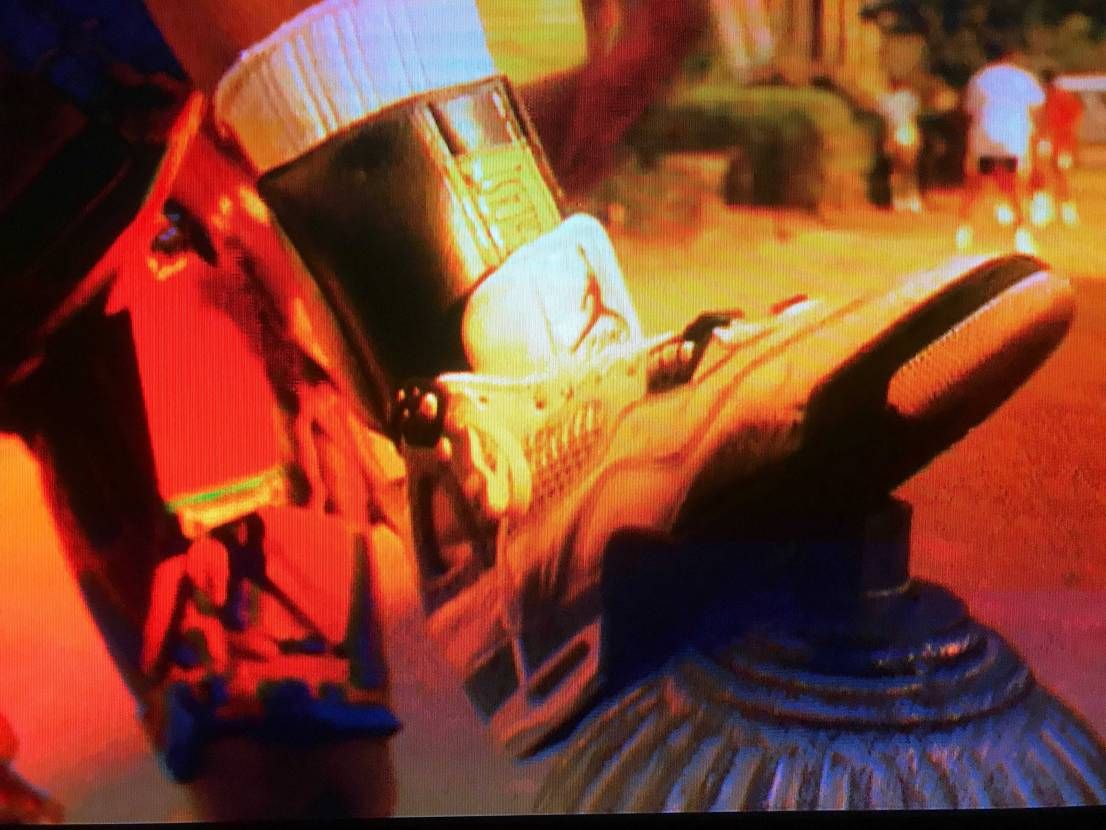 最近ドゥ・ザ・ライト・シングを最近観たんですが、
同じようなスニーカーやストリ