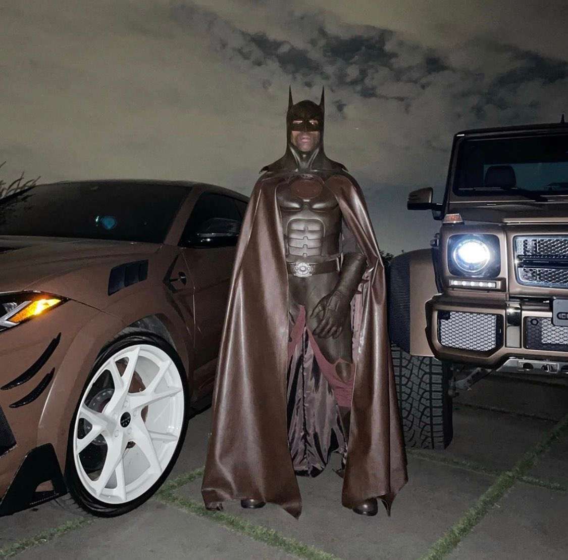 トラヴィスがこれ履いてると聞いてインスタみたら閉鎖されてて草
ハロウィンの仮装