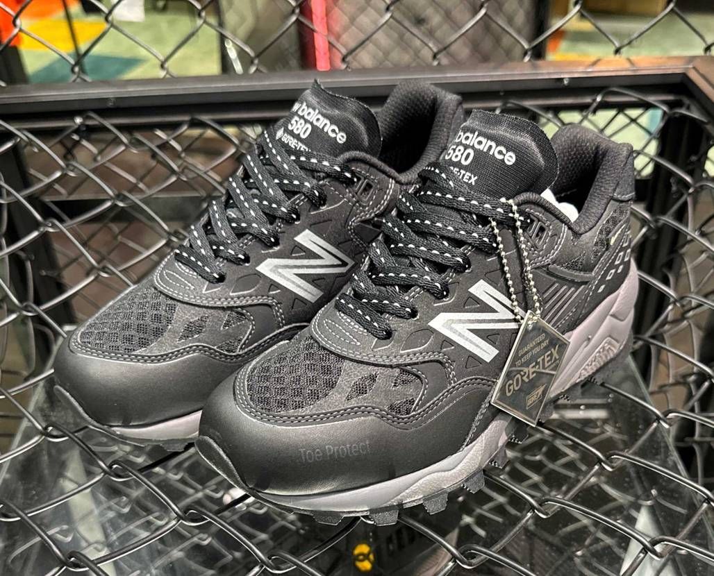 ヘイルさんの投稿拝見して堪えきれず実物見学に。あわよくば...と思ったけど当然な