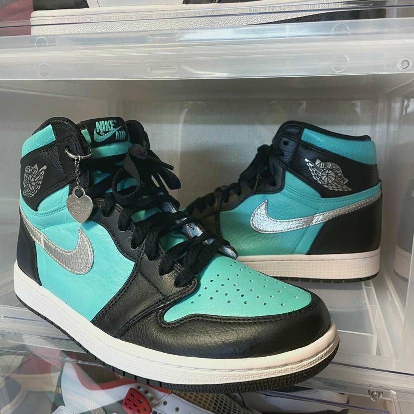 [AJ1 Tiffany Dunk Custom]
やっと新年明けて完成しまし
