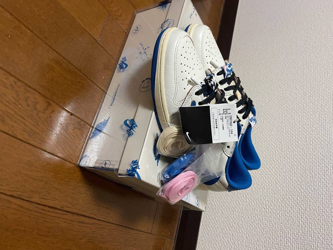 WEEKEND購入の黒タグ付きの良個体です。
28.5センチとなります
黒タ