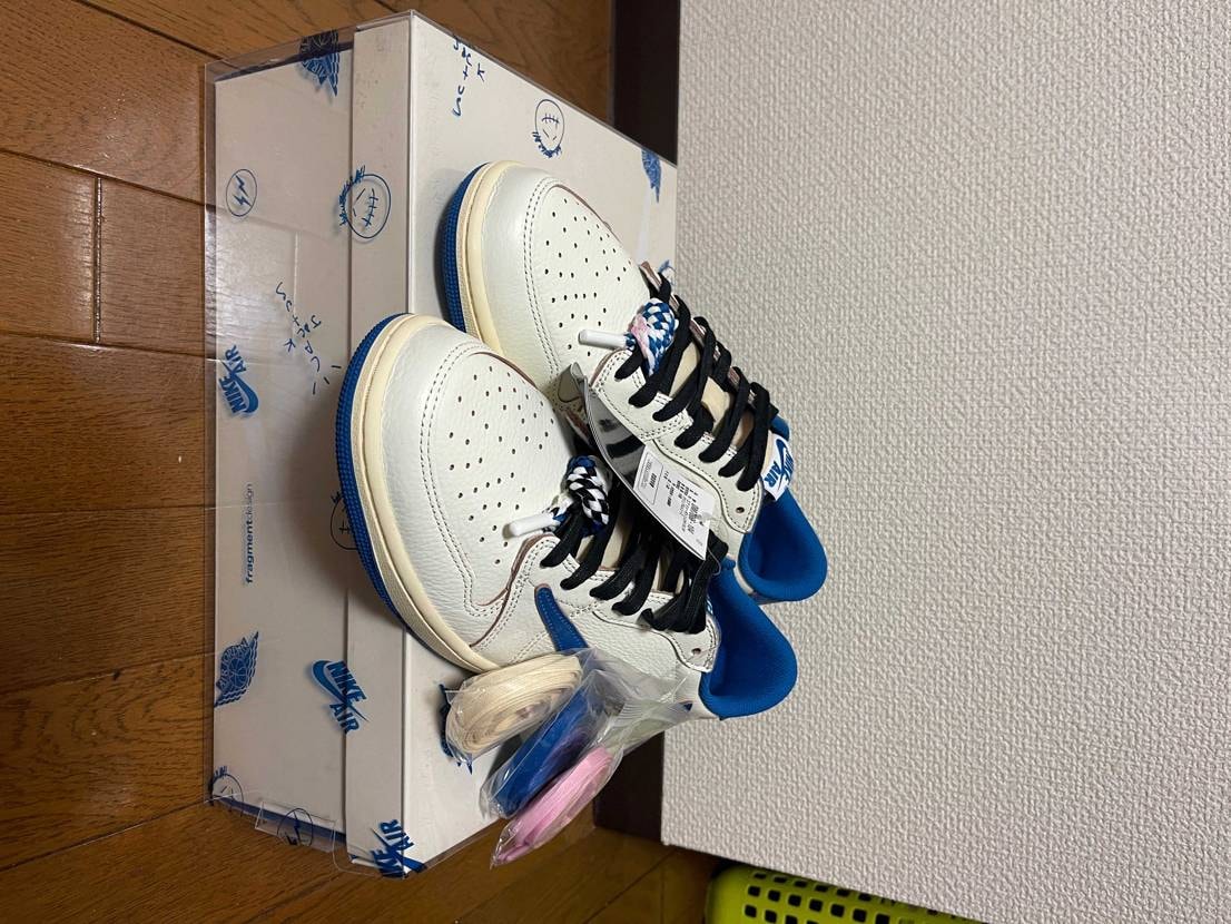 WEEKEND購入の黒タグ付きの良個体です。
28.5センチとなります
黒タ