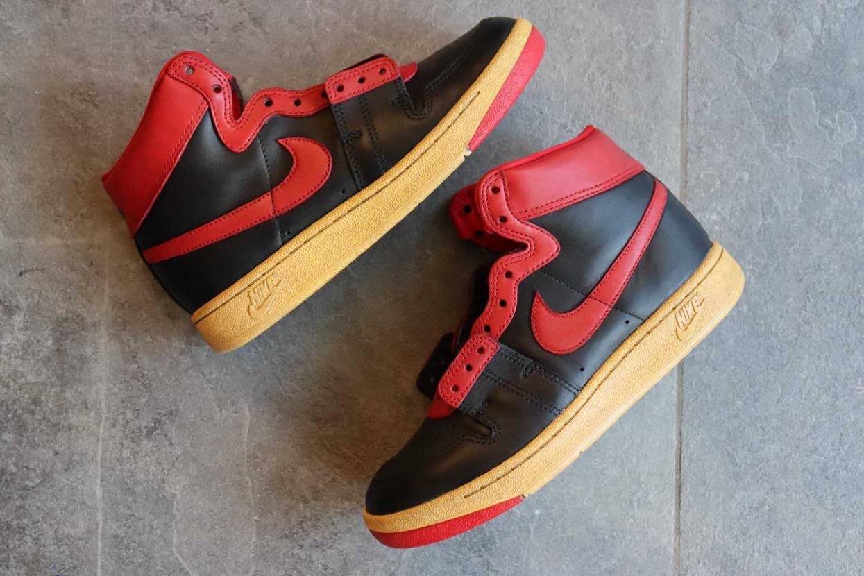 久しぶりの投稿📮

ミッドソールのみ黄ばみ加工
オリジナルの様な雰囲気に仕