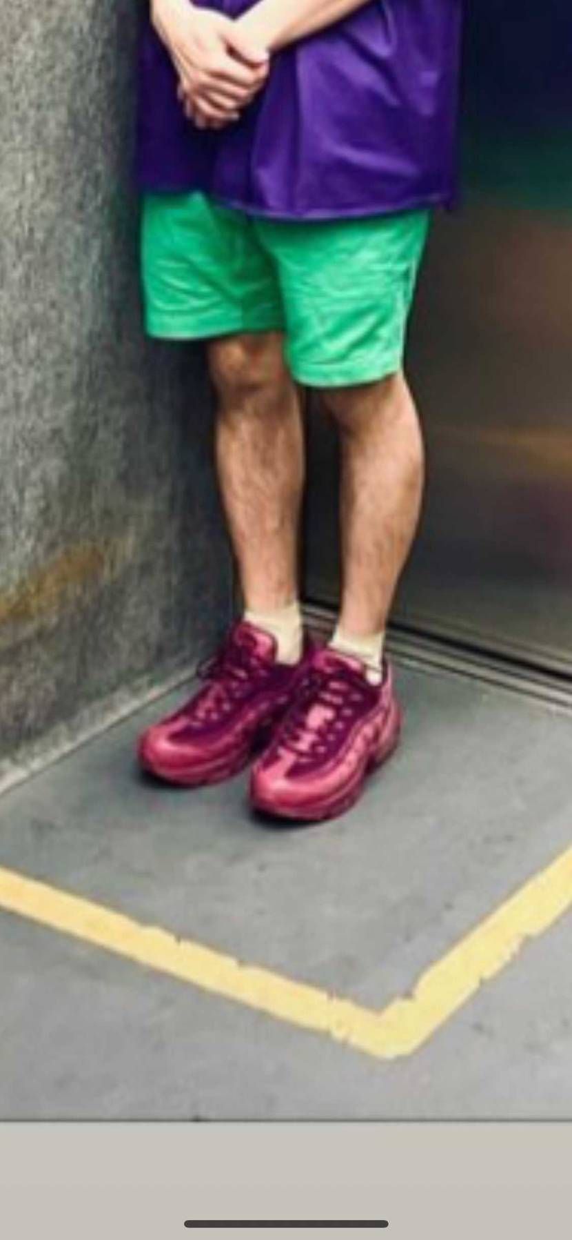 このスニーカーが何かわかる方いますか？
エアマックス95？ですよね？このカラー