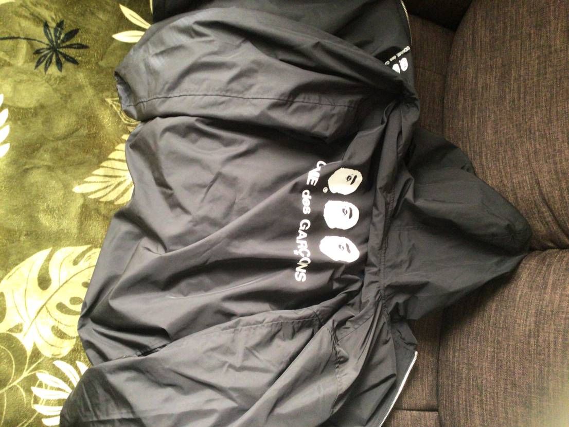 今日、子供と公園いくのにおろしました🙂　

エイプ❌コムデギャルソン　ジャケ