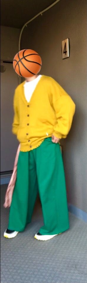 画質悪くて申し訳ないです。ズボンのサイズ間違えて注文してしまったのですが、、これ