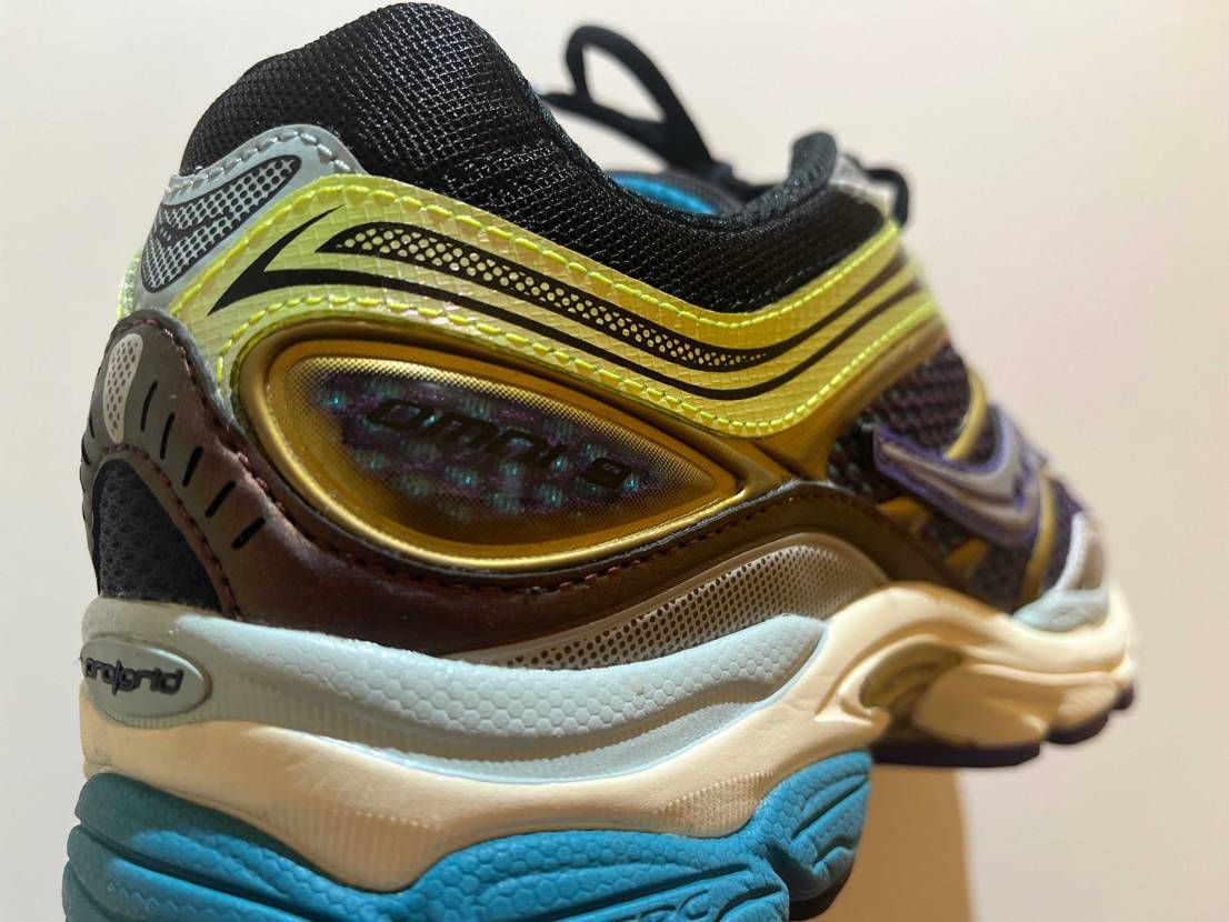 今日はSAUCONY Progrid Omni9 'CRYS