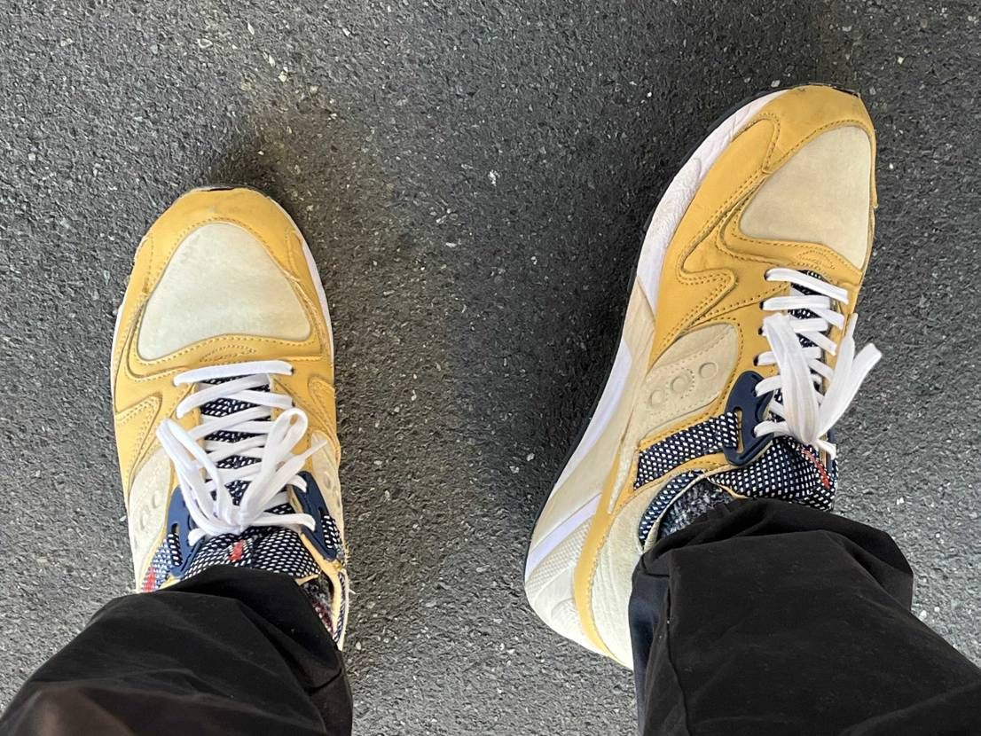 SAUCONY SNS GRID9000 'Business Class'です。