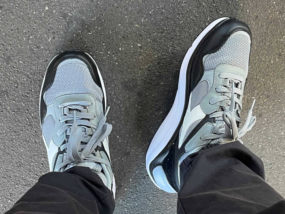 DIADORA Whizz Run、いつかのフリマで3,000円くらいで購入し、