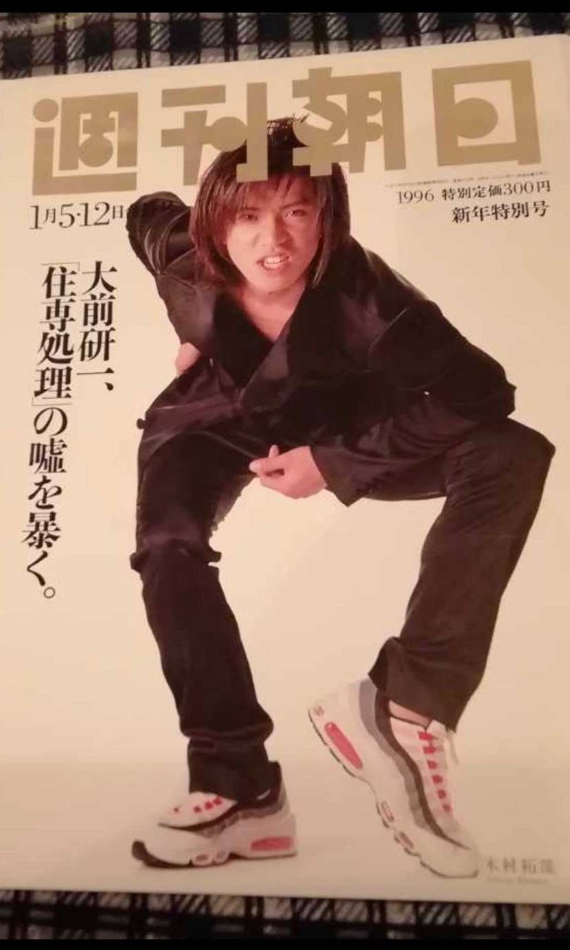 届いたのですが接着剤汚れ？で少しテンション下がってます。ガン