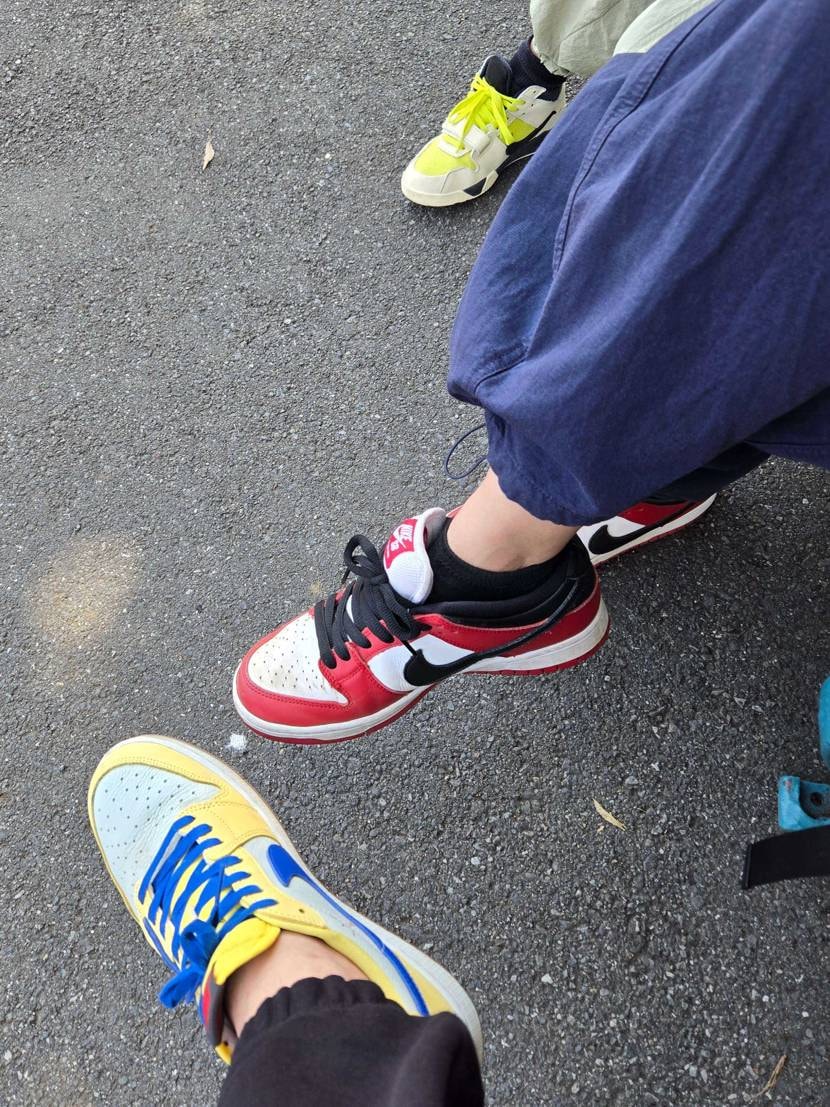 たまには家族みんなでスニーカー履いてお出かけするのも良いものだ。