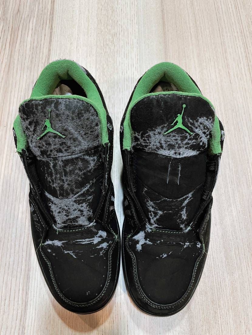 AIR JORDAN1 flight low
1800円で購入
ボロボロをリ
