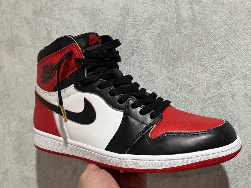 ブレッドとか買えないですね...
自己満カスタムでBred Toe
履き込ん